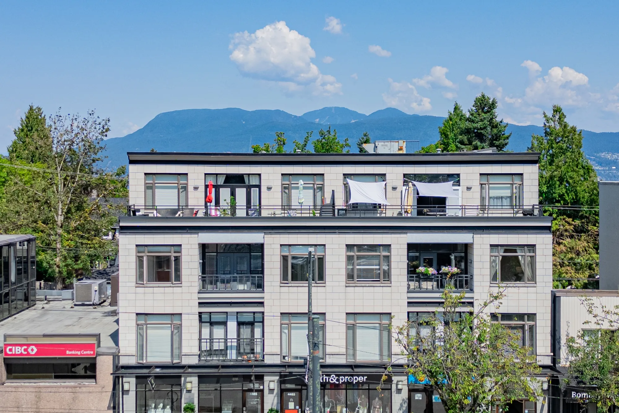 The Avenue seen from the air at roof height, its balconies facing the street