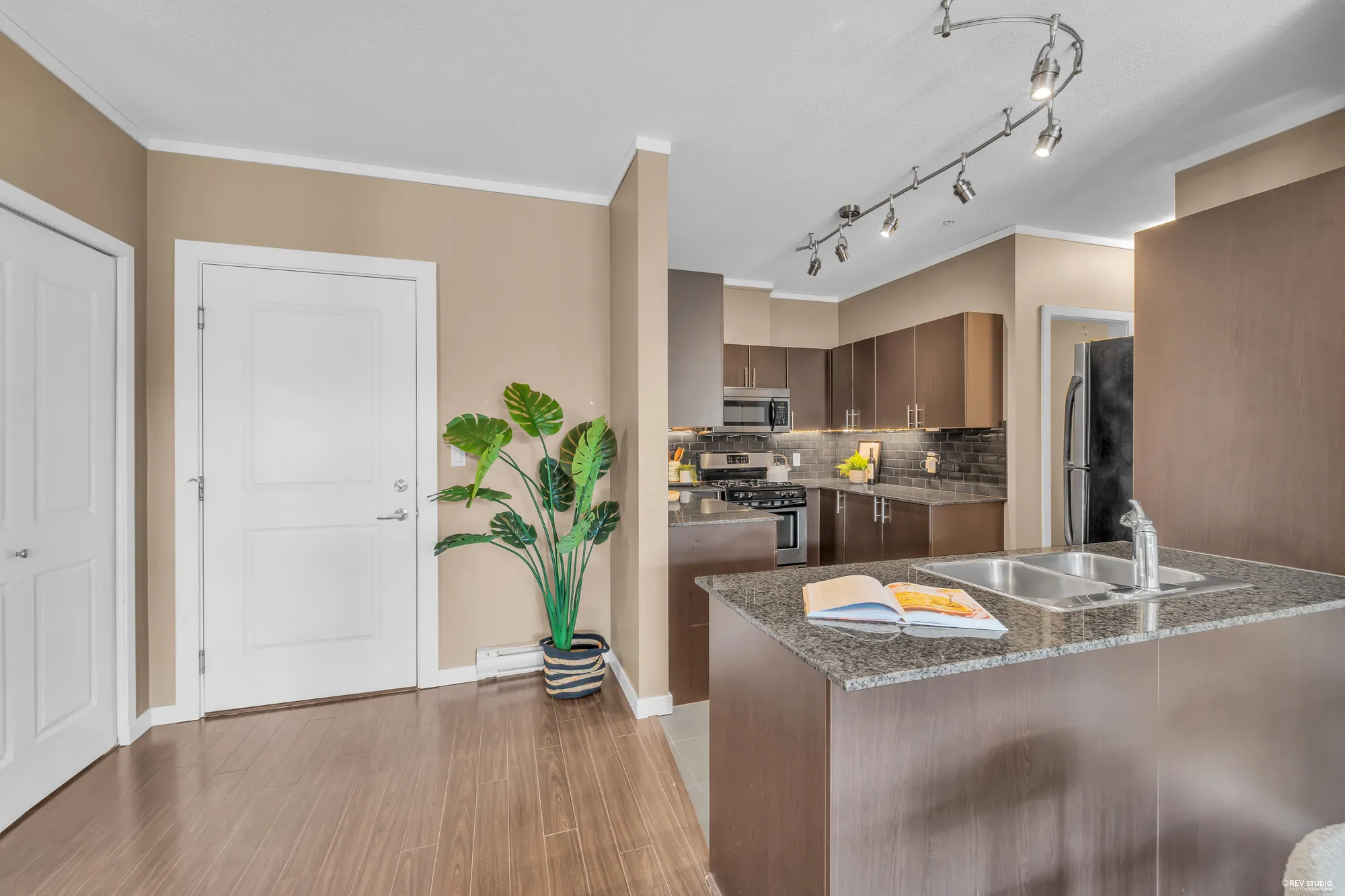 The kitchen counter and sink seen from the dining side